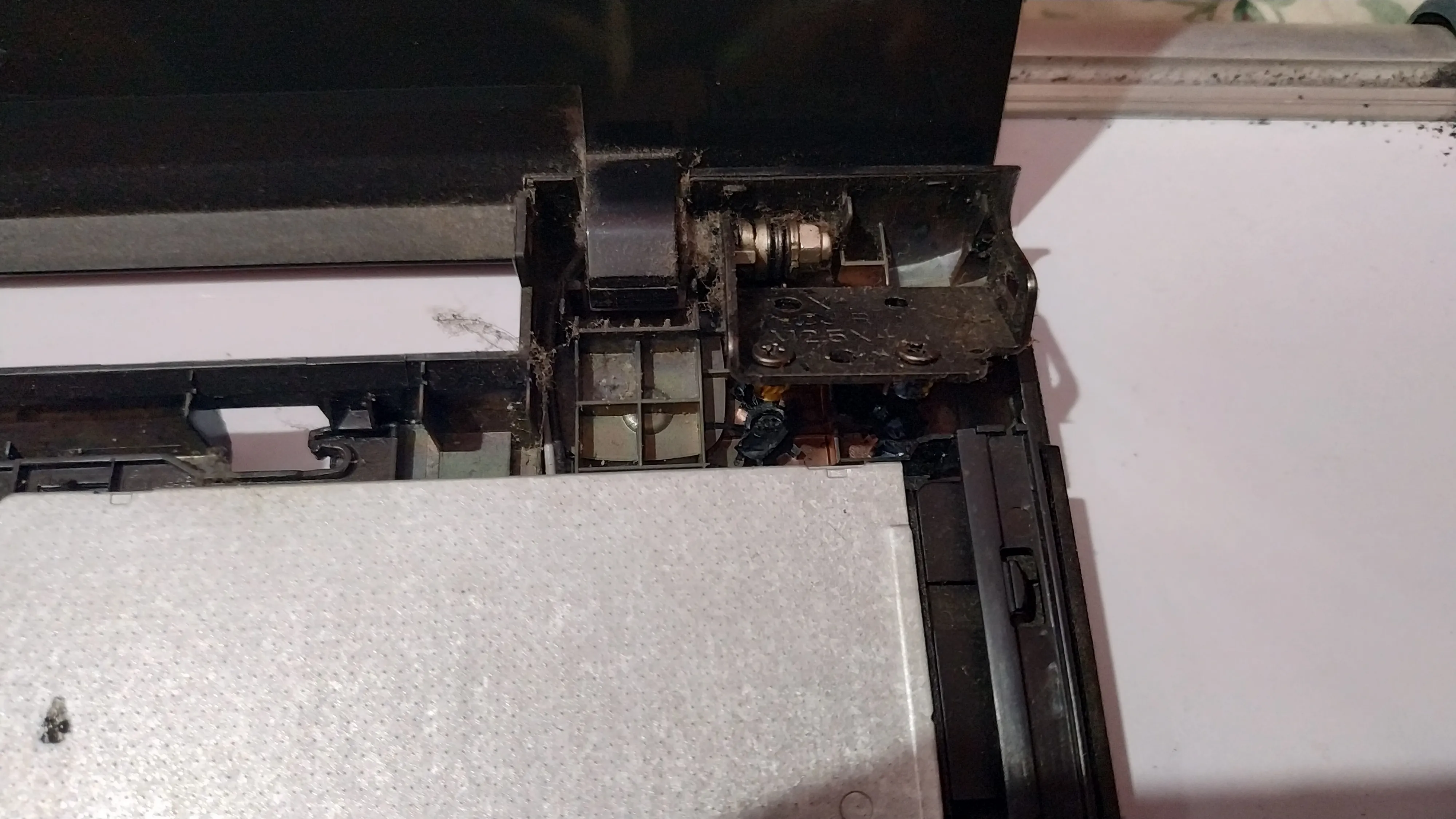  The broken hinge 💀
