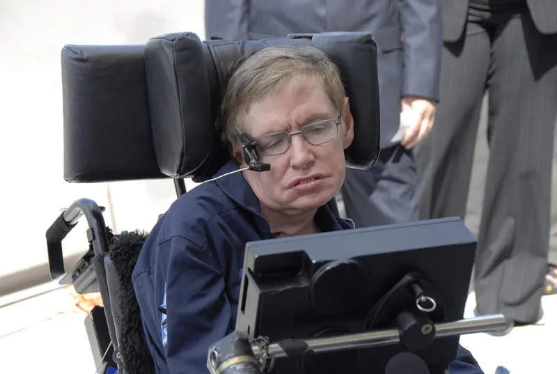 stephen_hawking_at_kennedy_space_center_shuttle_landing_facility_ksc-07pd-0946